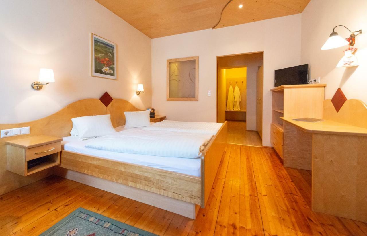 Landhotel Pacher Obervellach Buitenkant foto